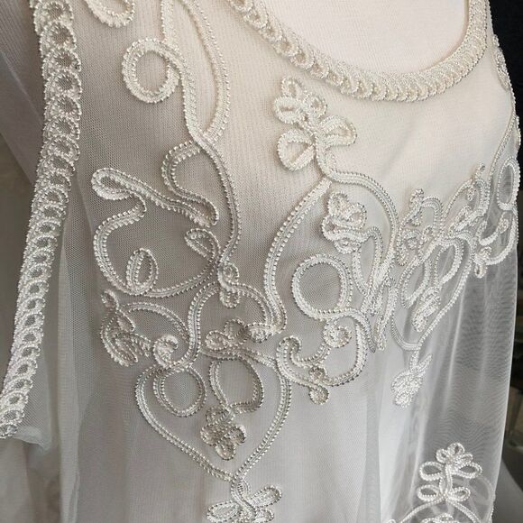 Torrid Sheer Cream Tank - Sleeveless Top - Scalloped Bottom Edge - Sz 2 - Picture 2 of 11